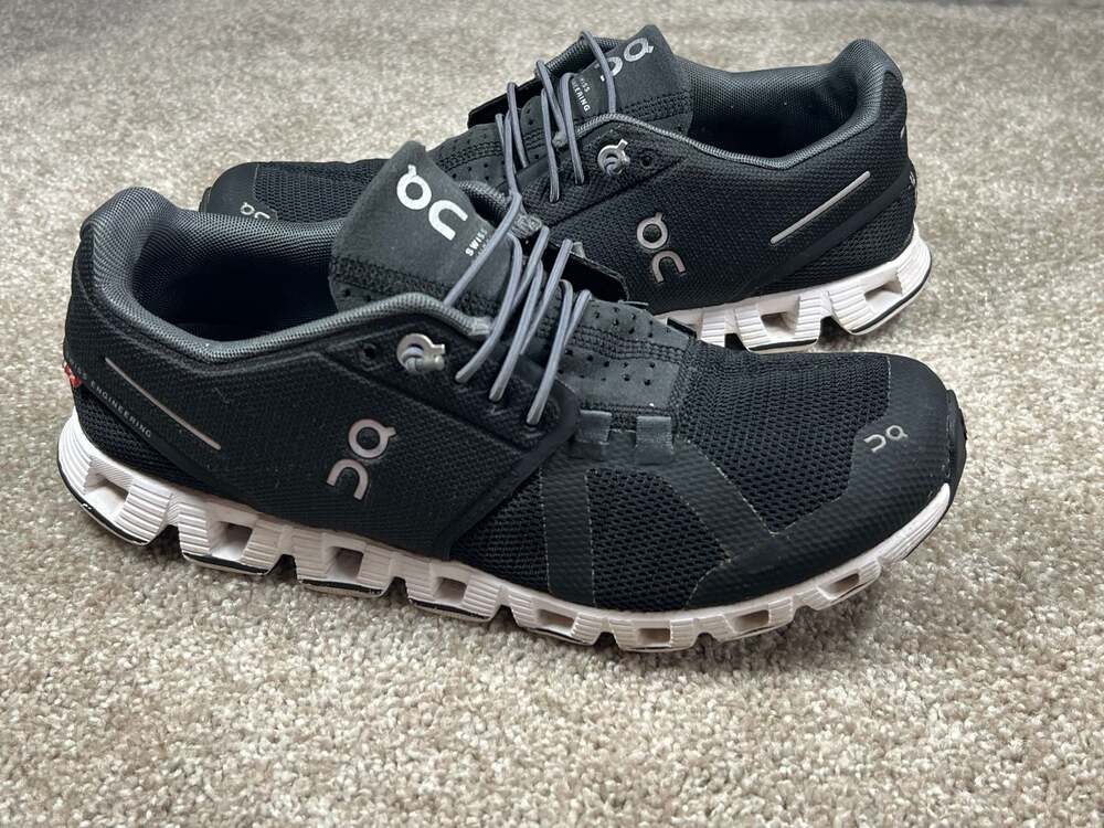 On Running Cloud Women's Size 7 Black White Athletic Sneakers